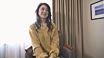 買い物中に声をかけられた色白美人妻、「あぁ、イっちゃうイっちゃう」下から突き上げられて快感絶頂 画像1