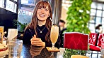 誰が見ても可愛い！！笑顔が自然な元気っ娘と警戒心ゼロでホテルでナシクズシのハメ撮りSEX！ 画像1