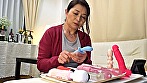 部屋に置かれた大量のエッチなおもちゃの数々･･･こっそり使って気持ちよくなったおばさんは我慢出来ずに他人棒にすがりつく！ 画像1