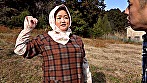 農作業中の旦那に内緒で自宅でAV出演の好き者熟女！超乳を揺らして本能丸出しで快楽に溺れる中出しSEX！ 画像1