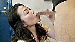 お隣の奥さんがエロ過ぎて･･･、思わず勃起の肉棒をしゃぶられてザーメンを搾り取られる痴熟女SEX！