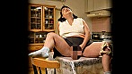 シーン1：肉感あふれるお母さんが、なすを使ってオナニー！？お母さんを気持ちよくして！と迫るお母さんと快楽肉欲セックス！