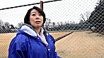 シーン1：町内会のソフトボールの練習帰りの熟女を、安グッズのモニターとナンパれ込み！欲求不満熟女の即ハメSEX！