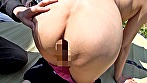シーン2：散歩中の熟女を新作スイーツの試食とナンパ！青空の下で股を広げてイキまくる野外ファック！