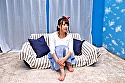 まりな（21）女子大生 マジックミラー号 「下着メーカーのモニター調査」と称して生おっぱいをモミモミしながらインタビュー 清純そうな見た目からは想像もつかない超ドえろ発言連発！敏感な美乳をもみほぐされて感度抜群素人娘が本物ち○ぽでイキまくり！ サンプル画像2