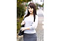 ふたば（30） 心優しい人妻が男チンの悩みを素股でご奉仕解決！･･･と思ったら素股でまさかの早漏発射！ 満足出来なかったむっつり妻はザーメンまみれの白濁ふにゃチ○コをもう一回励まし生挿入真正中出し！ サンプル画像1
