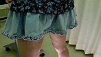 激安メガネショップ○○ff店員隠し撮り 女性客の露わなパンチラ映像 サンプル画像1