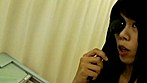 激安メガネショップ○○ff店員隠し撮り 女性客の露わなパンチラ映像 サンプル画像17