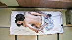出張マッサージのおばちゃんにチ●コを見せつけ中出し！ 2 画像5
