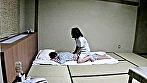 出張マッサージのおばちゃんにチ●コを見せつけ中出し！ 4 画像1