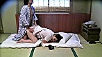 出張マッサージのおばちゃんにチ●コを見せつけ中出し！ 10