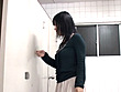 共同トイレで女子トイレを故障中にしてたら男子便器で立ちション便しちゃった娘限定盗撮3 サンプル画像17