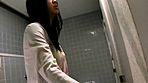 我慢の限界！！美女たちの立ち小便 盗撮映像 サンプル画像6