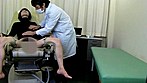 産婦人科検診 クリトリスが異常に感じる人妻患者に我慢できずに極太ディルドを入れちゃいました。 サンプル画像7