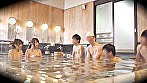 ゆう（23）推定Fカップ なつ（23）推定Eカップ 箱根湯本温泉で見つけたお嬢さん タオル一枚 男湯入ってみませんか？ サンプル画像10