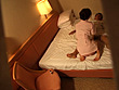 激撮！！密室でもえあがるマッサージエステ嬢の悶え4時間 最初はイヤがってたのにビンビンチ○ポに欲情しちゃったの！？ サンプル画像18