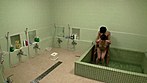 どこまでヤレる！？地方民宿の女将さんとバイトちゃん サンプル画像5