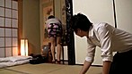 着替える義母 デカ尻パンチラに欲情した息子 サンプル画像9