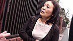 住宅地で見つけた五十路のおばさんをナンパして本イキ欲望開放SEX 14人240分 サンプル画像9