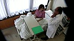 病院内でヤラれた美人患者 軽いボディタッチなのに女の急所を狙い打ち サンプル画像7