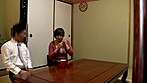 年上の女房を騙して他人男とAV鑑賞をさせたら･･･たか子（仮名） サンプル画像6
