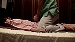 猥褻マッサージ師の虜になったスケベマダム 柳あきら サンプル画像15