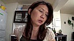 ご無沙汰熟女が我慢出来ずに身近なチ○ポで性欲解消 サンプル画像6