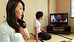 嫁の母とAV鑑賞をするべさ･･･来栖静香（50） サンプル画像13