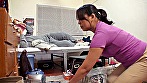 意外とヤレる！！ 家事代行サービスのおばさん 3 サンプル画像1