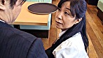 地方の働くレディ ファミレスバイトのきれいなおばさん 戸澤佳子 51歳 サンプル画像4