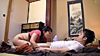 完熟おばさんは二度見する！？自宅開業したマッサージ店のおばさんに勃起チ○ポを見せたら･･･2 サンプル画像3