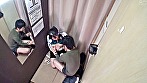試着室で人妻店員にチ○ポ出して裾上げをお願いしたら サンプル画像18
