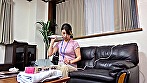 エロ本と電マが散らかった部屋で、ホームヘルパーのおばさんは、オナニーしちゃうのか？ サンプル画像7