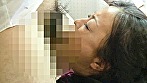 母のムチムチした身体を襲う息子たち サンプル画像3