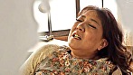母の激しく悶えるオナニー 六十路、五十路、四十路 美熟女厳選！ サンプル画像1