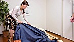 コタツの中でひっそり義母のマ○コを触れると、息子に陰部を弄られ欲情して粘度の濃い愛液が溢れ出しイカされる サンプル画像15