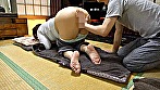 「油断は禁物･･･」 息子が母親の身体をマッサージ中にズボンを下げて半ケツにしたら･･･ 3 画像6