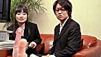 本物素人のお姉さんと2人っきりで個室AV鑑賞 サンプル画像1