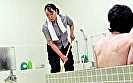 掃除婦のおばさんにチ○ポ出してヌキ依頼してみたら、どこまでヤレル！？ 画像7