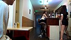 昼下がりの人妻カフェにふらりと入ったら、隣に座った若妻が夫には見せないパンチラで俺のチ○ポをその気にさせた サンプル画像1