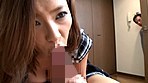 息子の嫁さんのパンチラを見て欲情した俺は、家族にバレないように手を出したら、拒みながらも腰をすり寄せ挿入させてくれた サンプル画像3