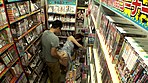 旦那の帰りが遅くてムラムラ来た若妻はエロDVD売り場にチ○ポを漁りにやってくる サンプル画像6