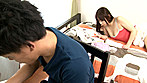 部屋で2人きりになった無邪気な幼なじみの巨乳が当たって、我慢できない僕は勃起チ○コを押し当てた サンプル画像4