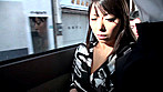 満員車内で人妻のスカートがめくれ上がりパンツ丸出し！せっかくだから勃起チ○ポを密着させたら、何度もお漏らしするぐらいに悶々と男を待っていたのだ！ サンプル画像1