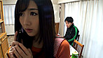 油断して失禁した隣の人妻は偶然居合わせて勃起した僕を見て羞恥心で興奮が止まらない サンプル画像8