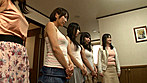 女性に奥手だった僕に突然4姉妹が出来て、どうして良いのか解らなかったが彼女たちが仲良く僕と遊んでくれた サンプル画像1