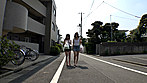 あれまさか？ノーブラ透け乳首ポッチ？！隣に住む女子大生はいつも優しく僕にあいさつしてくれるけど、服装がラフすぎて乳首まるわかり。視線に気づいて、私のおっぱいでいいの？と聞かれた件。 サンプル画像16