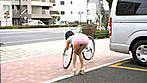 買い物帰りのママチャリ人妻のくい込みTバックはまるでノーパン！視線に気付いた奥さんはやっぱり僕を誘っていたのだ サンプル画像17