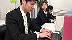 会社で高飛車と噂される先輩女子社員はチ○ポ日照りで欲求不満！気弱な僕に狙いを定め同僚に見えない所でギン勃ちにさせて即ハメを強要。これから僕は女先輩の性処理道具として仕事にはげみます！！ サンプル画像6