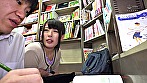 本屋で勉強漬けの男子学生にエロ本見せつけたイケない人妻 5 狭い店内でボインを押しつけビン勃ちになった未経験チ〇コに店員や他の客にバレないように大人の女のカラダたっぷり教えこみました サンプル画像2